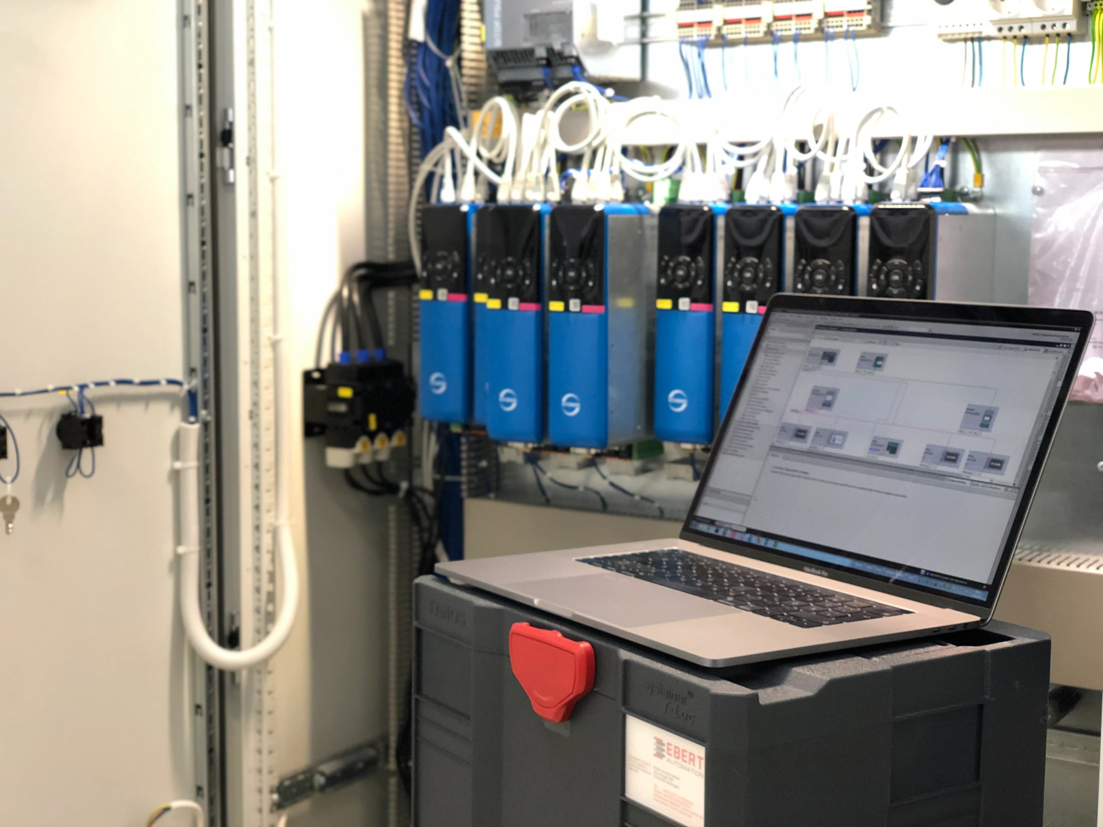 Hero-Bild der EBERT Automation Website